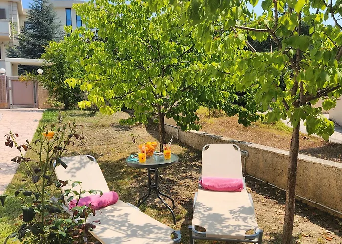 Townhouse & Shared Garden * Potamos (Corfu)