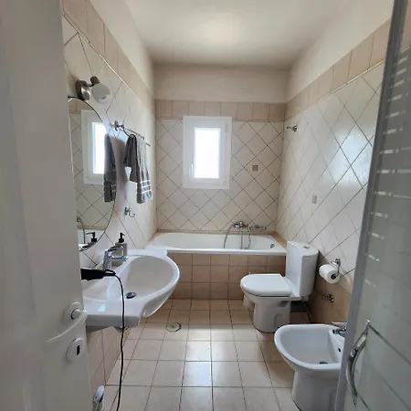 Townhouse & Shared Garden * Potamós