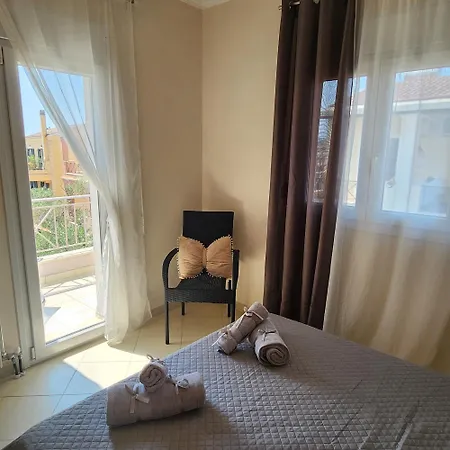 Townhouse & Shared Garden Vakantiehuis Potamós